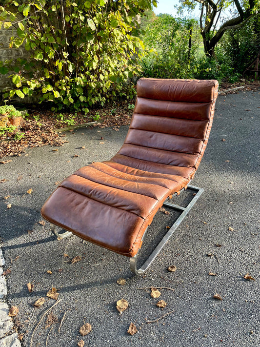 Chaise longue PIB Paris en cuir patiné et acier chromé, années 1990-2000