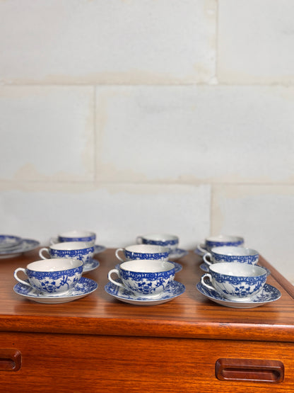 Lot de 9 Tasses et soucoupes + 3 soucoupes  et 1 petite assiette porcelaine japonaise