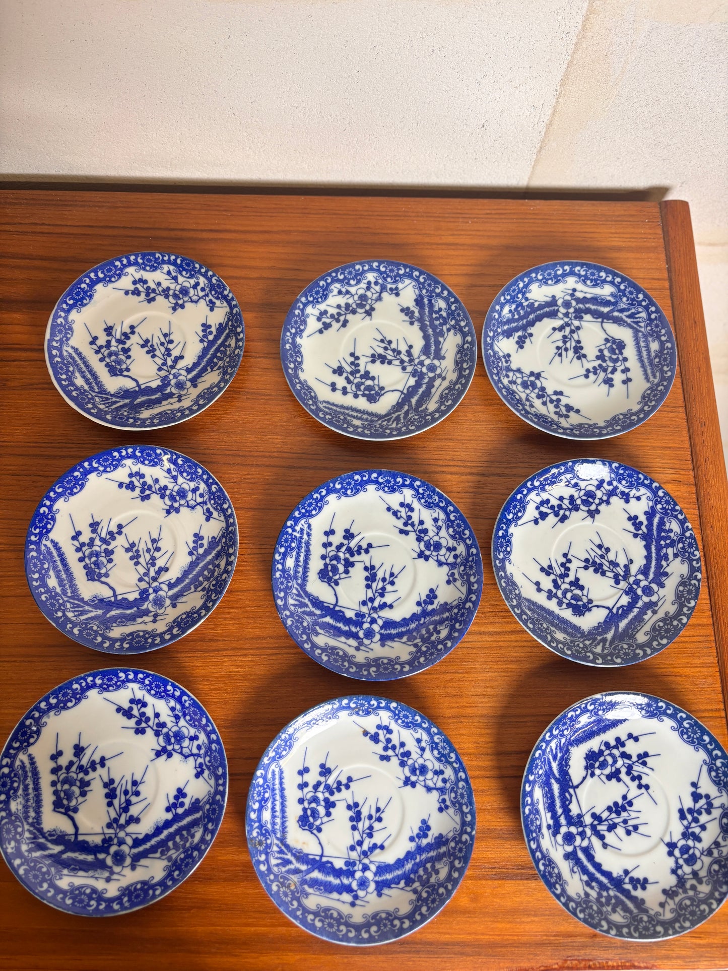 Lot de 9 Tasses et soucoupes + 3 soucoupes  et 1 petite assiette porcelaine japonaise