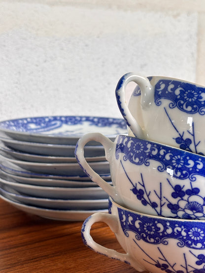 Lot de 9 Tasses et soucoupes + 3 soucoupes  et 1 petite assiette porcelaine japonaise